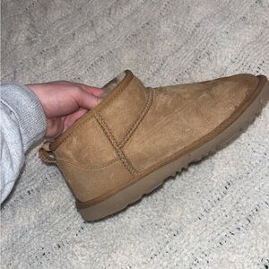 UGG Tan Suede Slippers Comfortable Slip-On Design